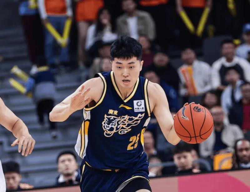 博鱼体育登录入口-杜锋重新把张皓嘉激活了！防守顶威尔逊效果拉满，有点用了！