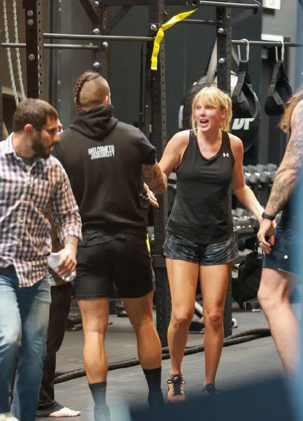 博鱼体育官方网站-Taylor Swift 霉霉在健身房，锻炼健康体格